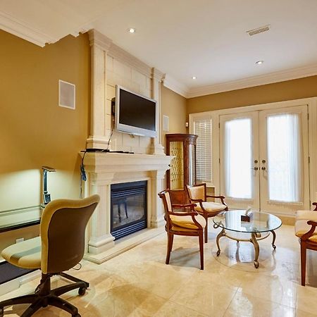 Elegant Apartment With Sauna トロント エクステリア 写真