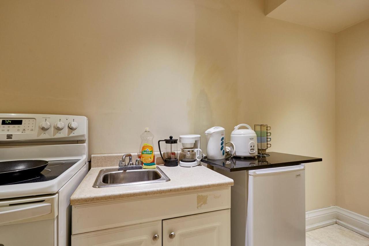 Elegant Apartment With Sauna トロント エクステリア 写真