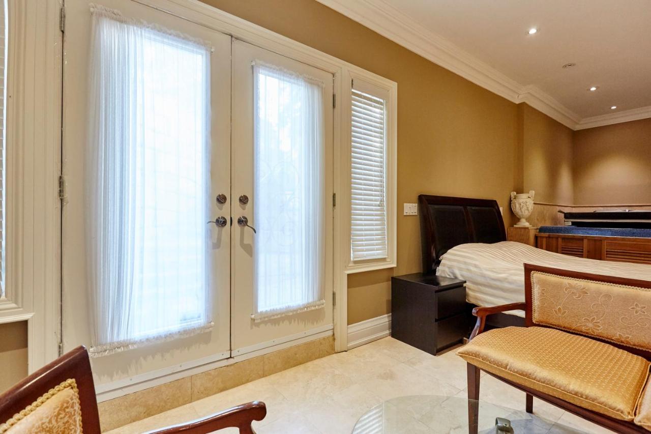 Elegant Apartment With Sauna トロント エクステリア 写真