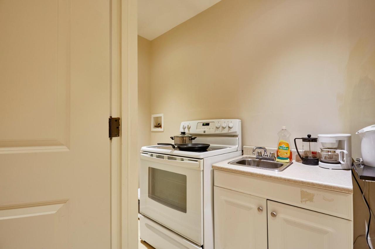 Elegant Apartment With Sauna トロント エクステリア 写真